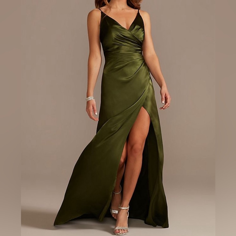 GALINA SIGNATURE
charmeuse draped strappy dress olive size 12